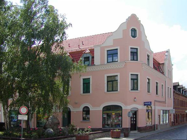 Sanierung: Mehrfamilienhaus mit Lden in Buttstdt