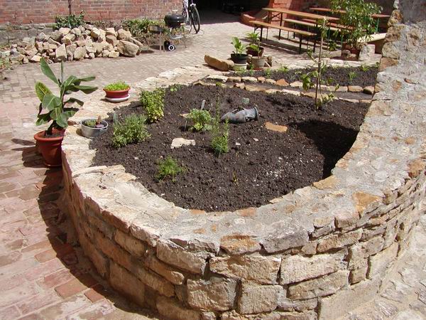 Sanierung: Mehrfamilienhaus mit L�den in Buttst�dt